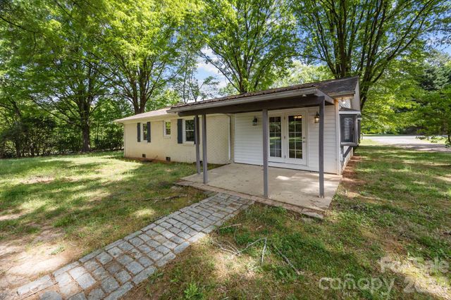 19041 Davidson Concord Road, Davidson, NC 28036