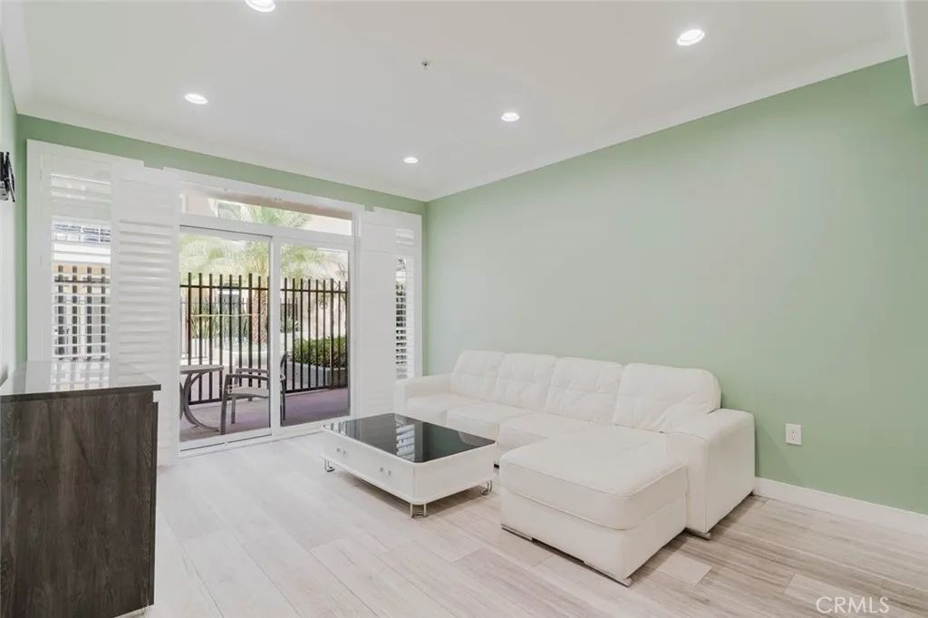 250 N First Street 326, Burbank, CA 91502