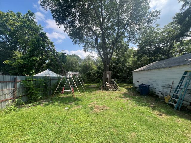 8810 Eldon Drive, Dallas, TX 75217