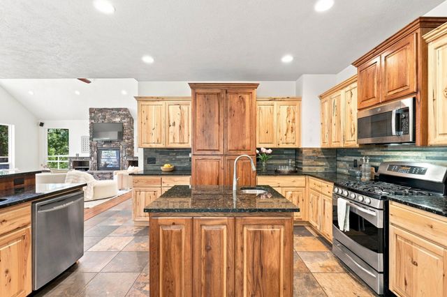 8508 S Vicari Rd, Spokane, WA 99206