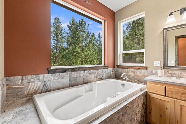 8508 S Vicari Rd, Spokane, WA 99206