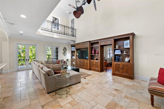 4911 W MELROSE AVENUE S, Tampa, FL 33629