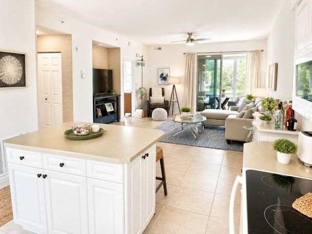 8360 WINGATE DRIVE 811, Sarasota, FL 34238