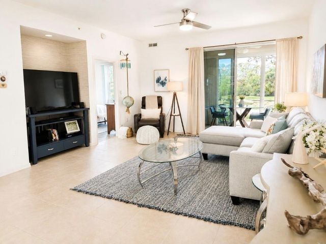 8360 WINGATE DRIVE 811, Sarasota, FL 34238