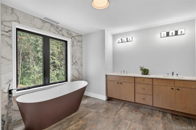 1 Warwick Isle Boulevard, Pine Island, NY 10969