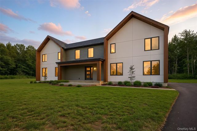 1 Warwick Isle Boulevard, Pine Island, NY 10969