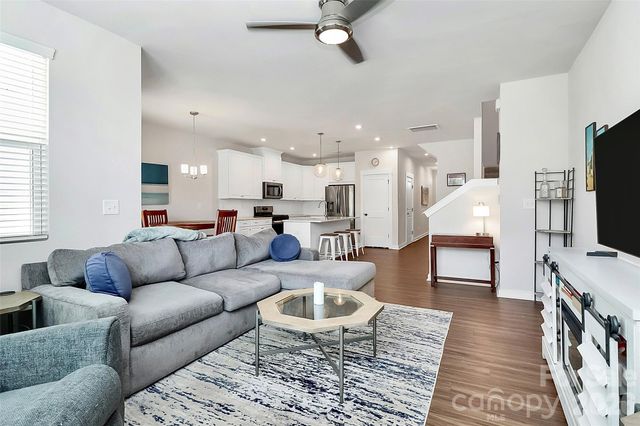 9521 Munsing Drive, Charlotte, NC 28269