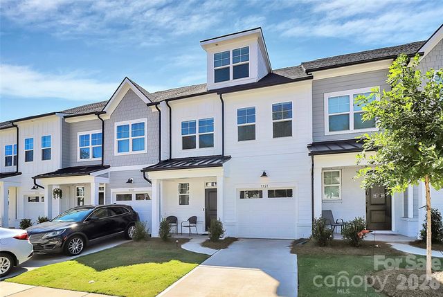 9521 Munsing Drive, Charlotte, NC 28269