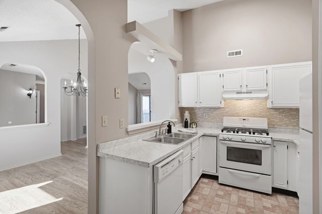 4905 GLENCAIRN DR, Columbia, MO 65203