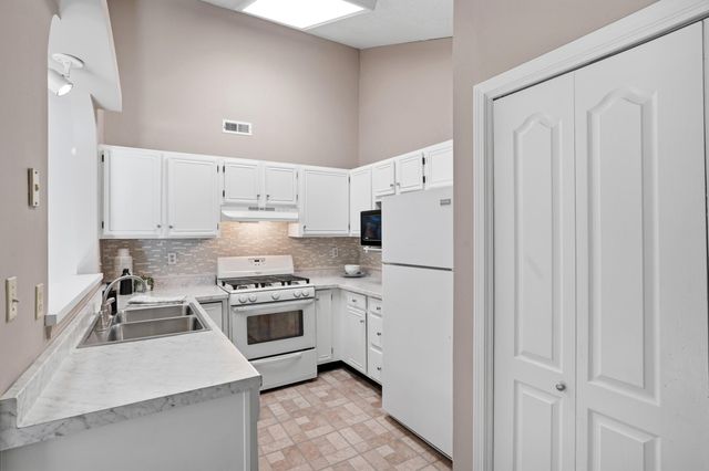 4905 GLENCAIRN DR, Columbia, MO 65203