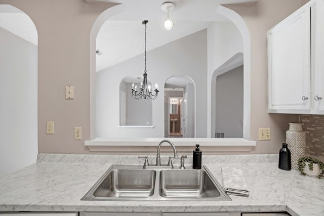 4905 GLENCAIRN DR, Columbia, MO 65203