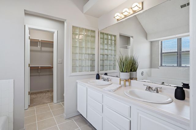 4905 GLENCAIRN DR, Columbia, MO 65203