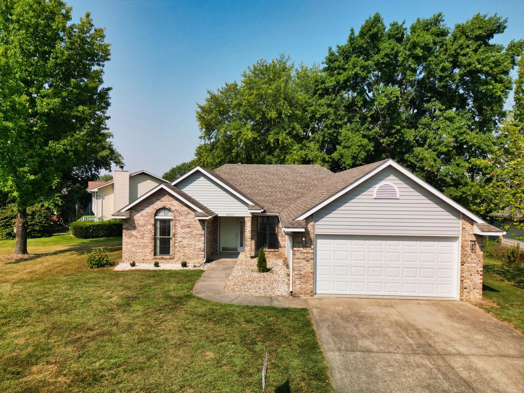 4905 GLENCAIRN DR, Columbia, MO 65203