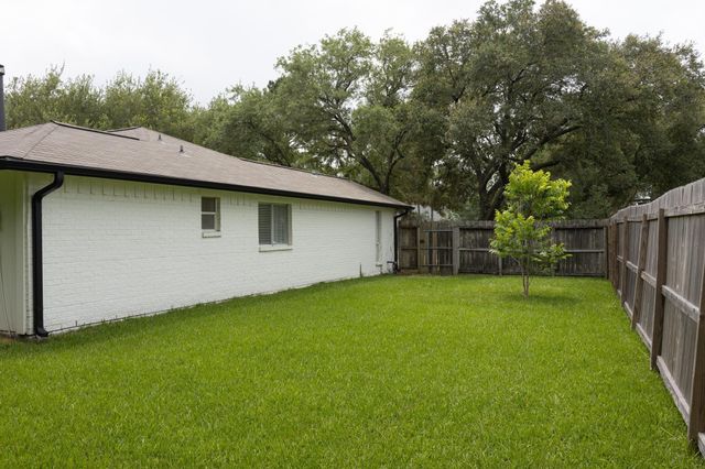 1204 Osborne Drive, Friendswood, TX 77546
