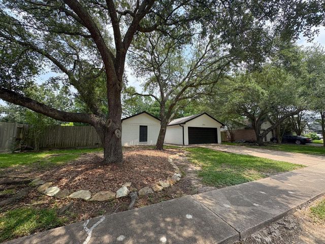 1204 Osborne Drive, Friendswood, TX 77546
