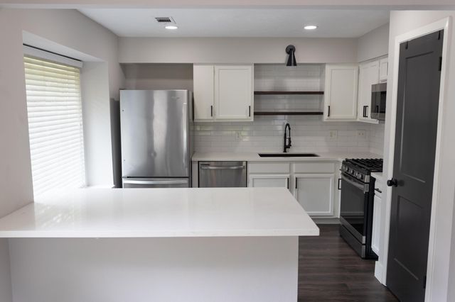 1204 Osborne Drive, Friendswood, TX 77546