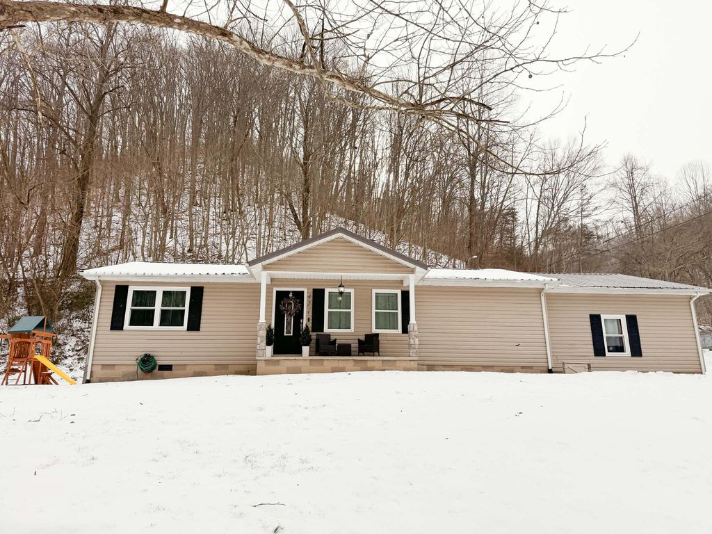 421 Sally Stephens Branch, Prestonsburg, KY 41653