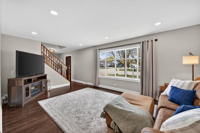 1285 N Lyle Avenue, Elgin, IL 60123