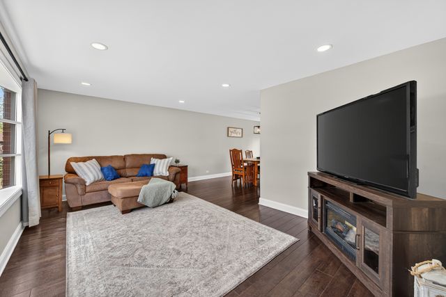 1285 N Lyle Avenue, Elgin, IL 60123