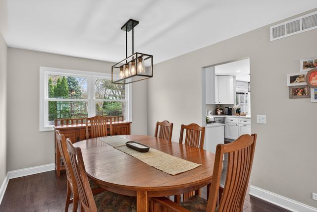 1285 N Lyle Avenue, Elgin, IL 60123