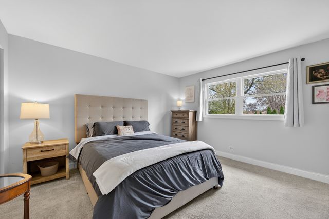 1285 N Lyle Avenue, Elgin, IL 60123