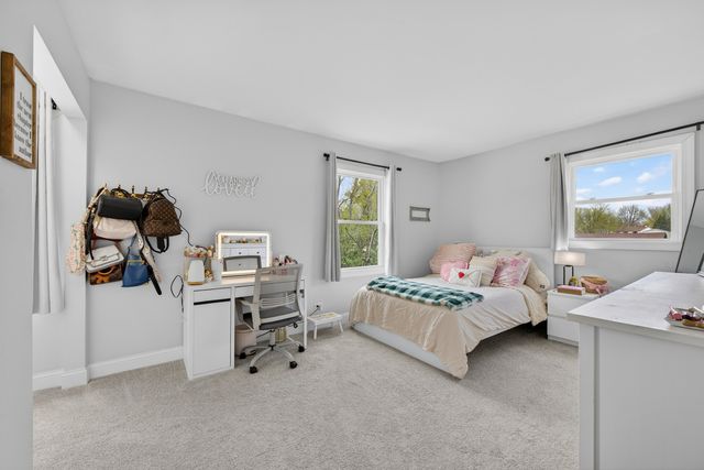 1285 N Lyle Avenue, Elgin, IL 60123