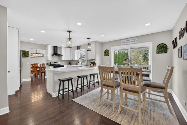 1285 N Lyle Avenue, Elgin, IL 60123