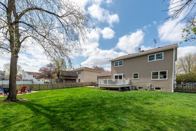 1285 N Lyle Avenue, Elgin, IL 60123