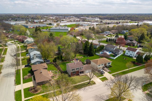 1285 N Lyle Avenue, Elgin, IL 60123