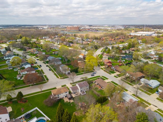 1285 N Lyle Avenue, Elgin, IL 60123