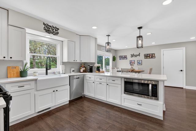 1285 N Lyle Avenue, Elgin, IL 60123