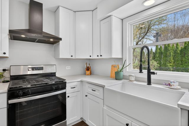 1285 N Lyle Avenue, Elgin, IL 60123