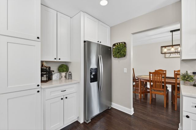 1285 N Lyle Avenue, Elgin, IL 60123