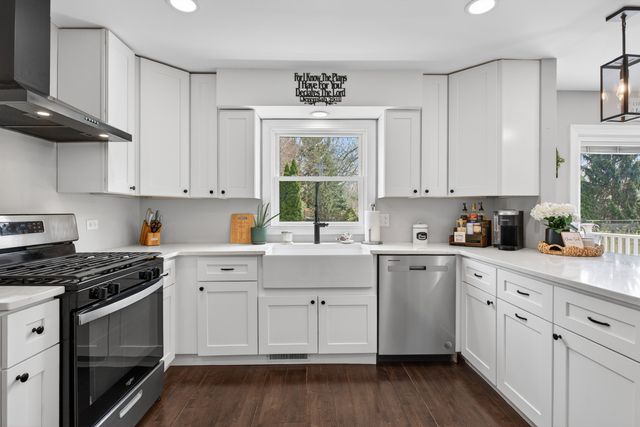 1285 N Lyle Avenue, Elgin, IL 60123