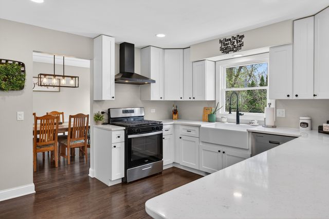 1285 N Lyle Avenue, Elgin, IL 60123