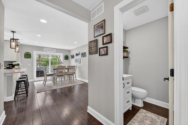 1285 N Lyle Avenue, Elgin, IL 60123