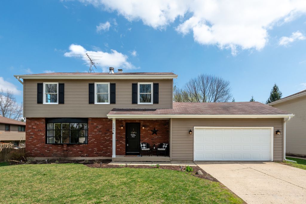 1285 N Lyle Avenue, Elgin, IL 60123