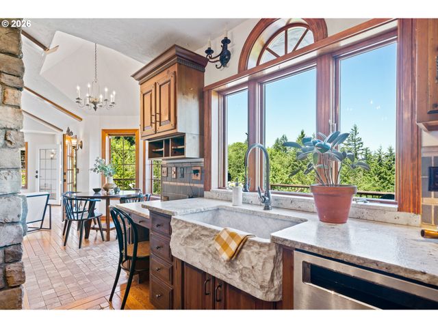 1777 SKYLAND Dr, Lake Oswego, OR 97034