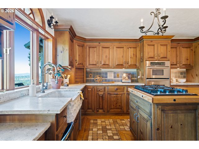 1777 SKYLAND Dr, Lake Oswego, OR 97034