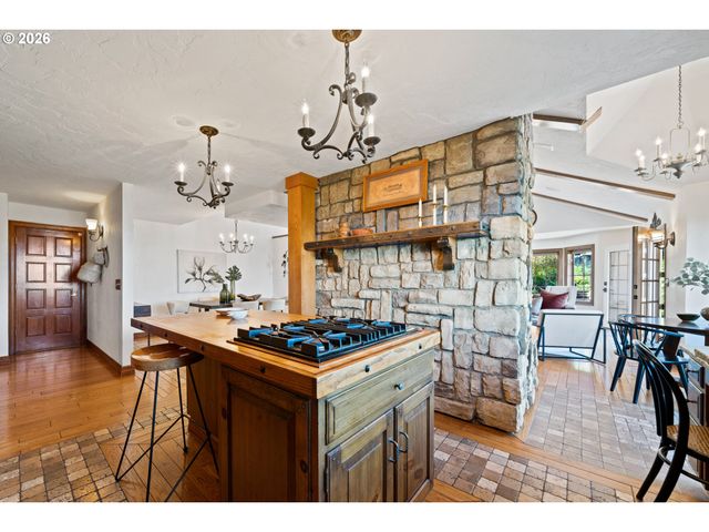 1777 SKYLAND Dr, Lake Oswego, OR 97034