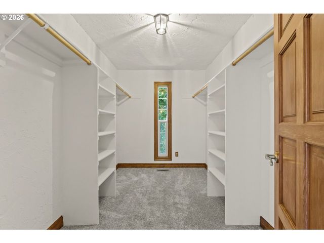 1777 SKYLAND Dr, Lake Oswego, OR 97034
