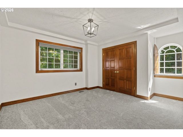 1777 SKYLAND Dr, Lake Oswego, OR 97034