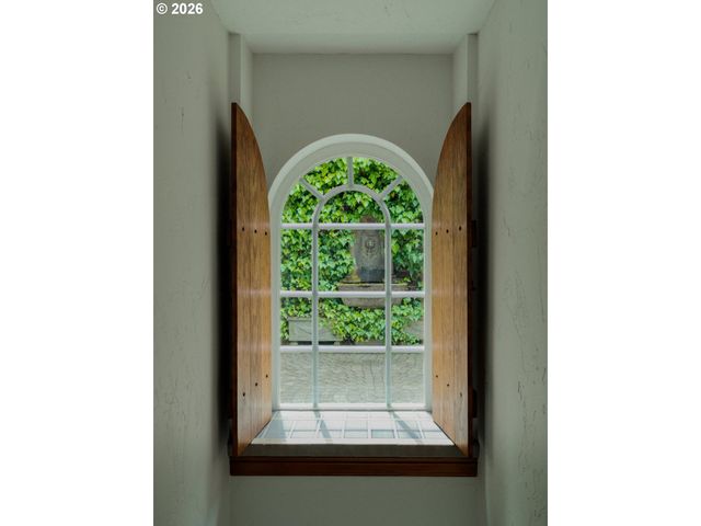1777 SKYLAND Dr, Lake Oswego, OR 97034