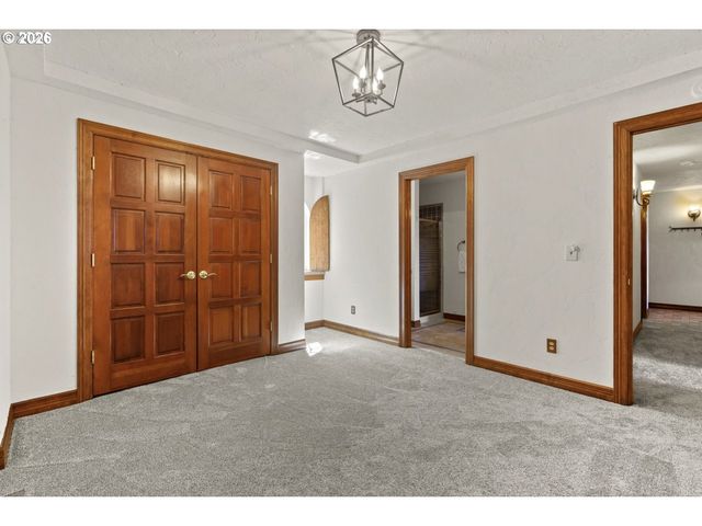 1777 SKYLAND Dr, Lake Oswego, OR 97034