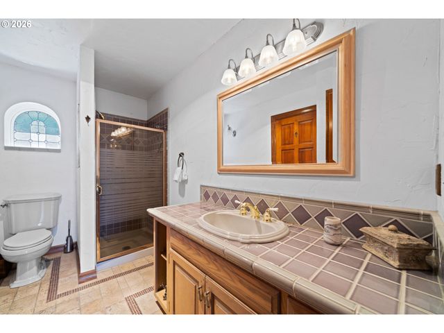 1777 SKYLAND Dr, Lake Oswego, OR 97034