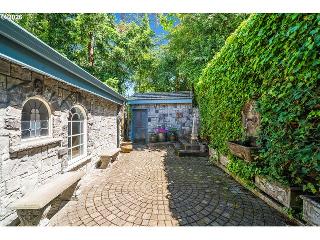 1777 SKYLAND Dr, Lake Oswego, OR 97034