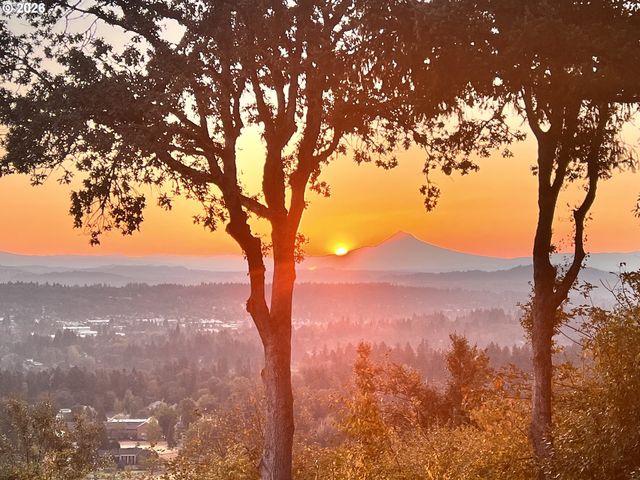 1777 SKYLAND Dr, Lake Oswego, OR 97034