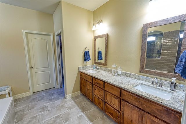 1818 Chesapeake Bay Dr, Portland, TX 78374