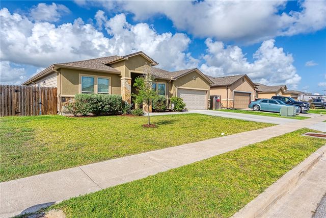 1818 Chesapeake Bay Dr, Portland, TX 78374