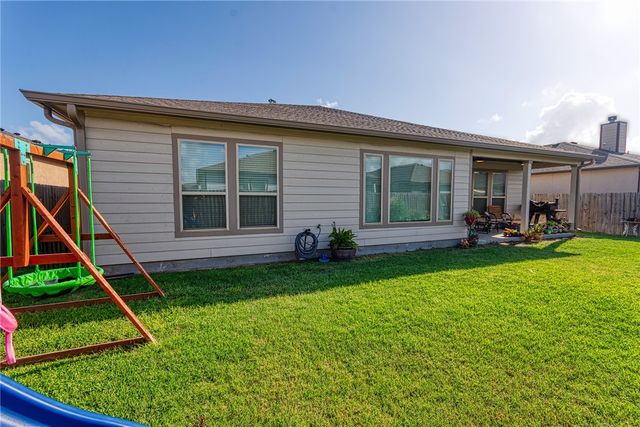 1818 Chesapeake Bay Dr, Portland, TX 78374